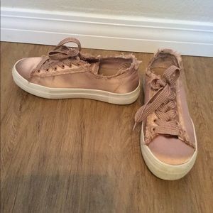 Steve Madden pink satin shoes